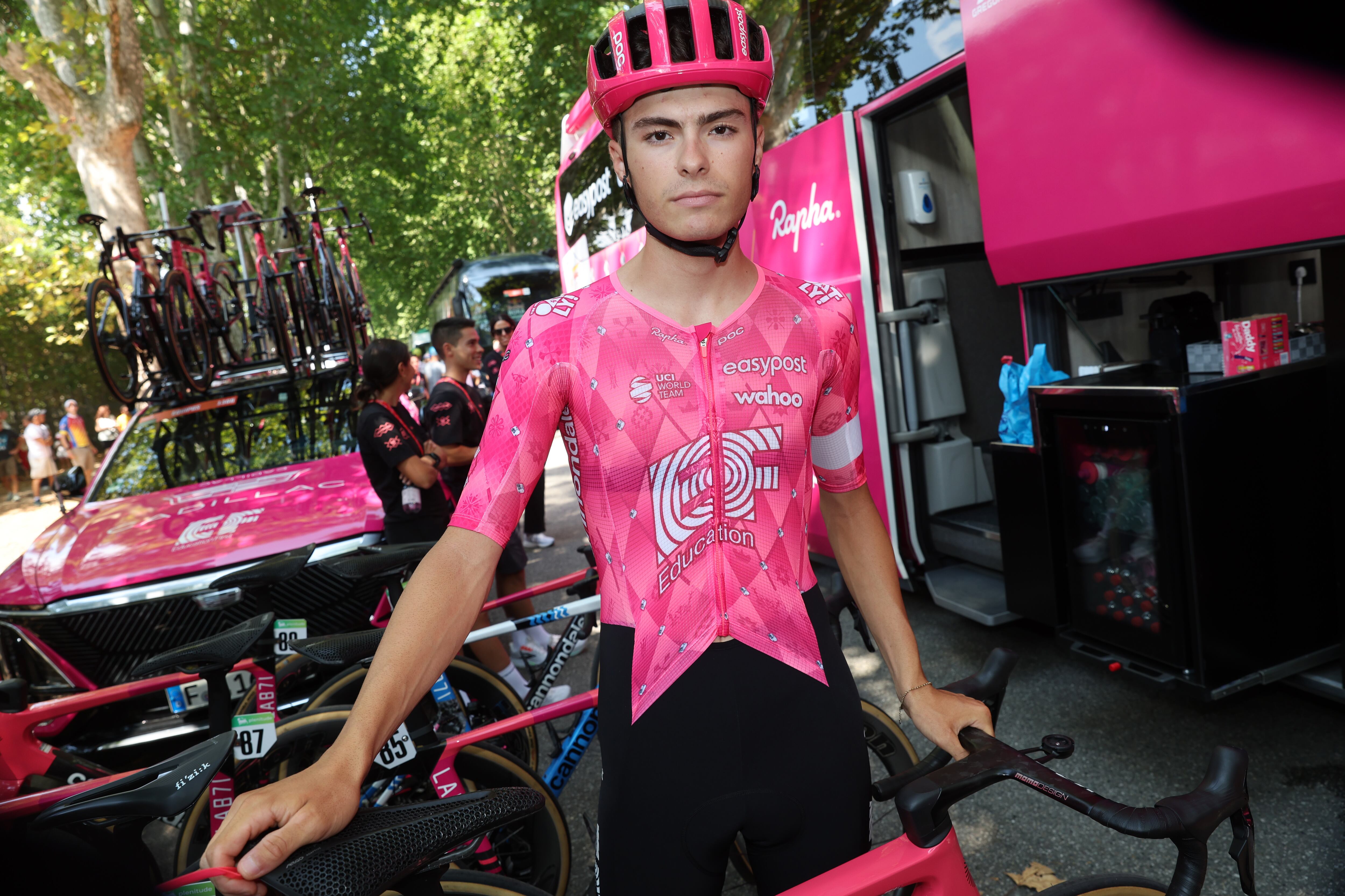 Markel Beloki posa para AS durante La Vuelta en Italia.