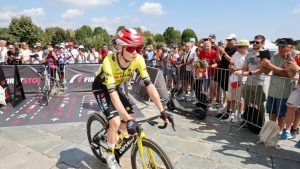 La Vuelta 2025 İtalya'da Tarihi Başlangıç: Philipsen İlk Etabı Kazandı, Vingegaard Meydan Okuyor