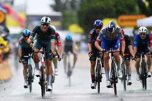 Tour de France 2025: Jonathan Milan, 17. etap Valence'ta ikinci zaferini aldı - Kazalı final dramı