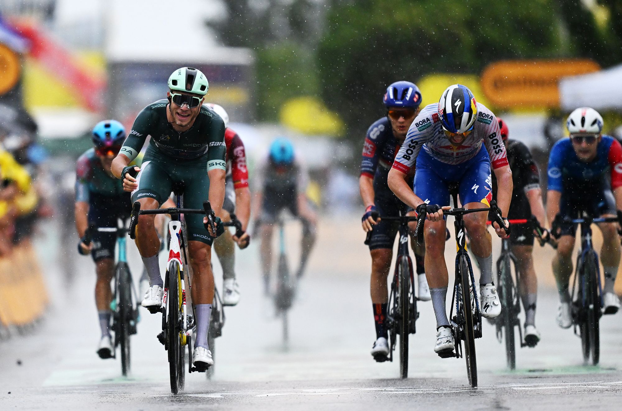 Tour de France 2025: Jonathan Milan, 17. etap Valence'ta ikinci zaferini aldı - Kazalı final dramı