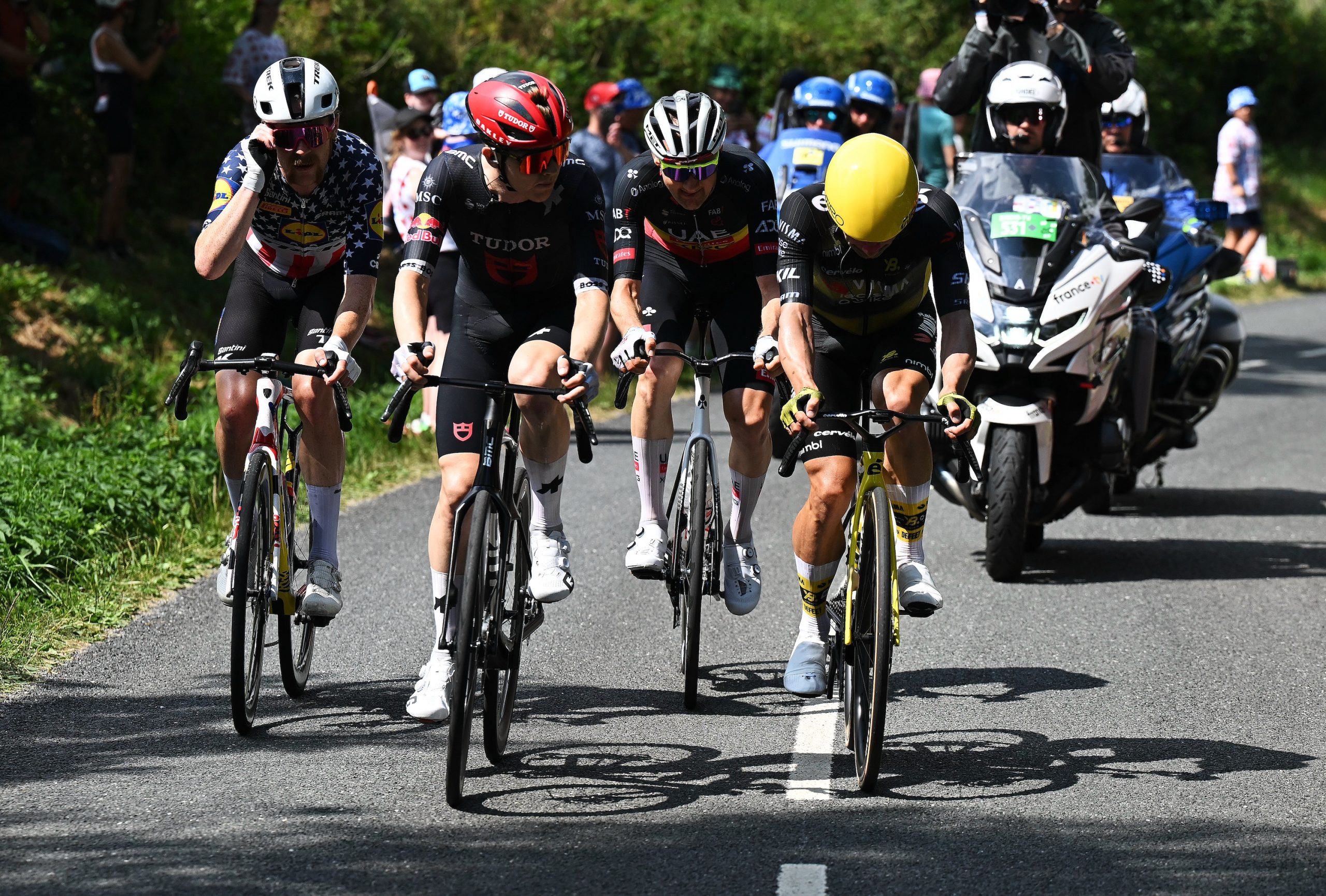 Tour de France 2025 15. Etap: Bisikletçilerden Şok Sözler! 'Herkesin Taktiği Garipti' - Zorlu Kaçış Gününde Sinirler Gerildi