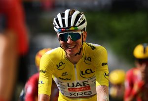 Tadej Pogačar Tour de France'ta Zirvede: 'Hasta Değilim, Sadece Rahatsızlık Verici' - Son Hafta Öncesi Güçlü Performans