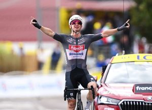 Tour de France 20. Etap: Kaden Groves Solo Kaçış ile Nefes Kesen Zafer Elde Etti