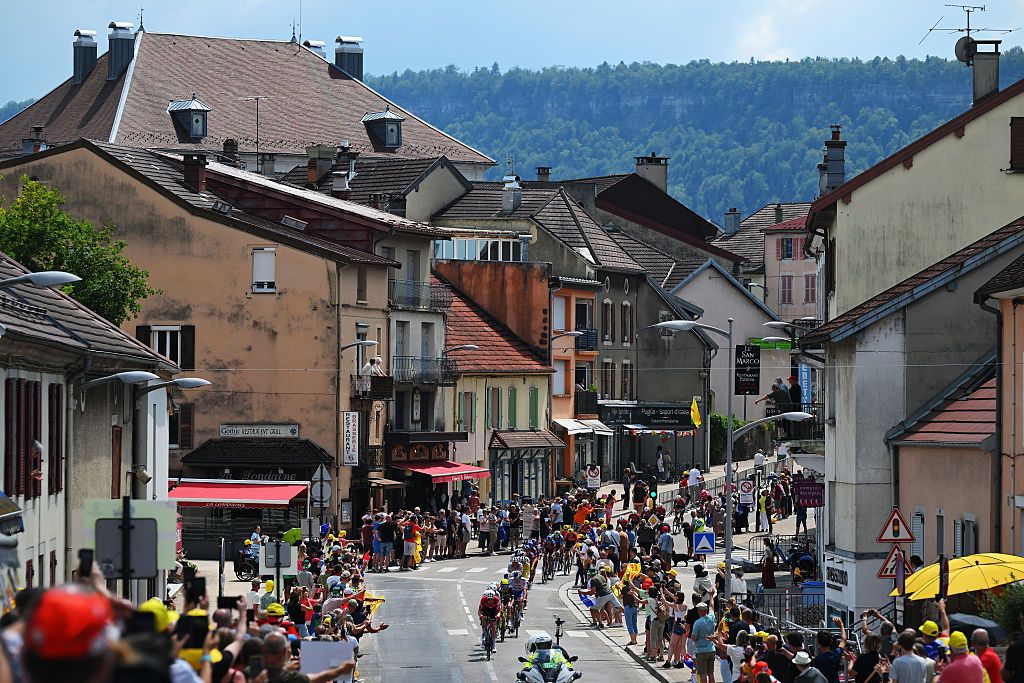 Tour de France'ın Siyasi Gücü: "Benim Kasabam Gerçekten Var" Sloganının Toplumsal Etkisi