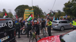 Vuelta İspanya Protestolarla Durdu: Bisiklet Yarışında Büyük Şok