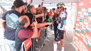 Javier Romo'dan Vuelta Protestoları Hakkında Çarpıcı Açıklama: 'Bisikletçilerin Performansı Gölgede Kalıyor'