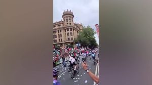 Son Dakika: Protestocular Bariyerleri Yıkınca Yarış İptal Edildi - İşte O Dramatik Anlar