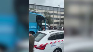 Ertzaintza İsrail Takımının Otobüsünü Protestoculara Karşı Güvenlik Kalkanıyla Korudu