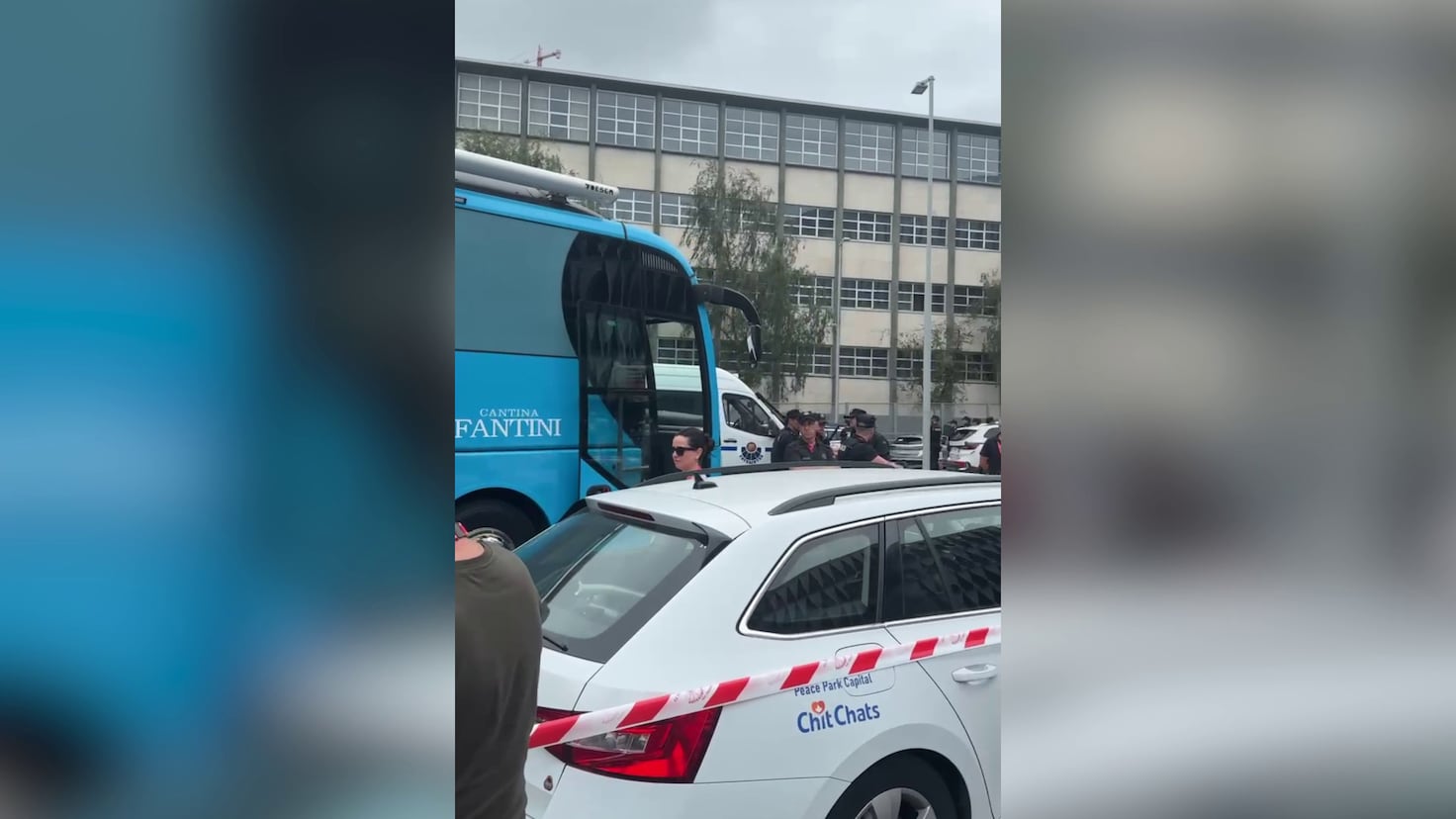 Ertzaintza İsrail Takımının Otobüsünü Protestoculara Karşı Güvenlik Kalkanıyla Korudu