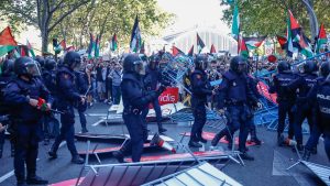 La Vuelta Son Etabında Pro-Filistin Protestoları: Yarışı Durduran Çarpıcı Görüntüler