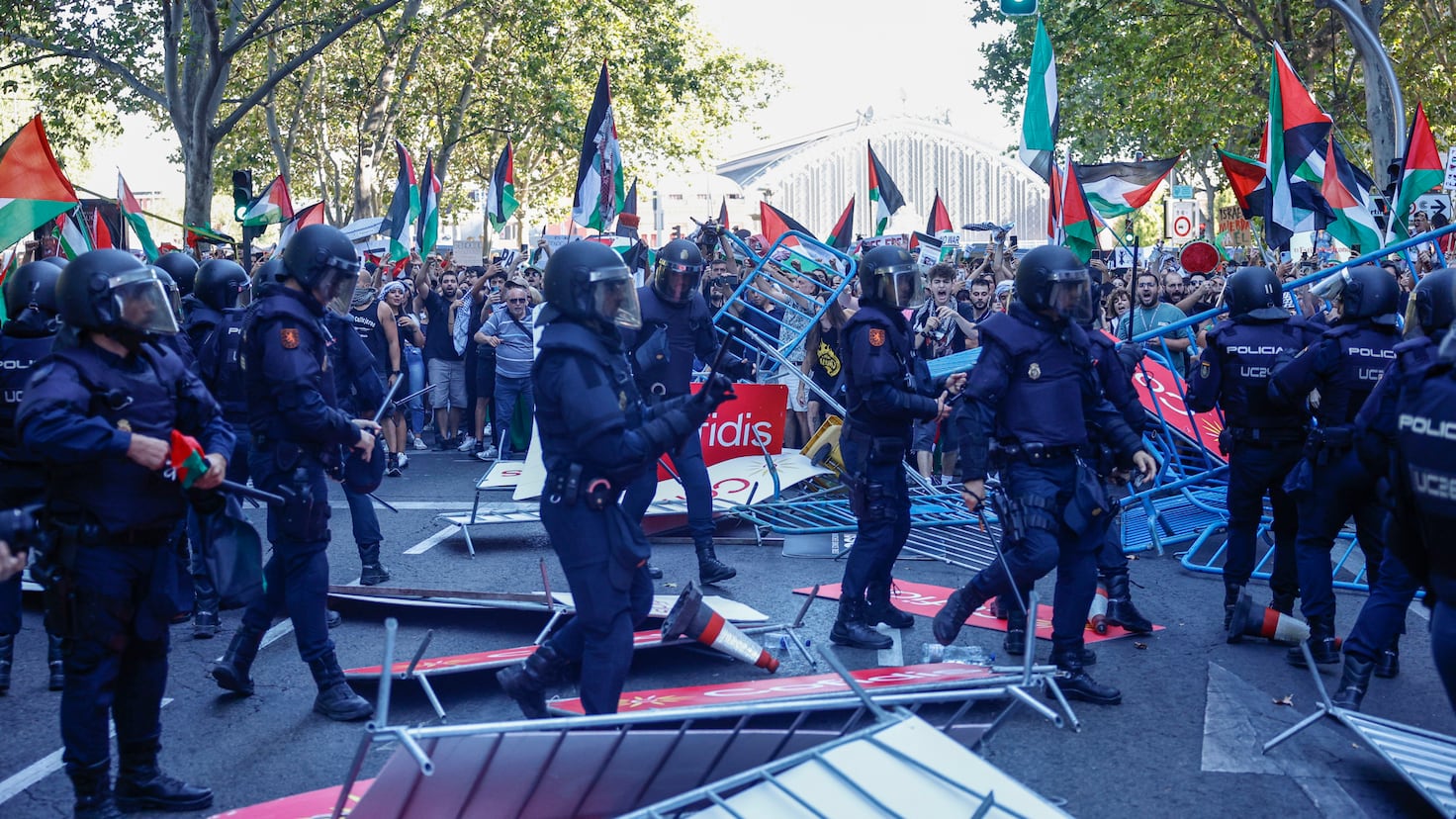 La Vuelta Son Etabında Pro-Filistin Protestoları: Yarışı Durduran Çarpıcı Görüntüler