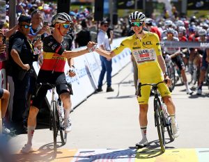 Tadej Pogačar'ın Tour de France 2025 Zaferi: Diz Yaralanması ile Savaşan Bisikletçinin Mucize Hikayesi