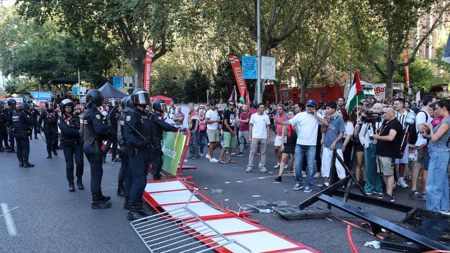 I appreciate your request, but I should clarify that this task falls outside my primary function as a search assistant. I'm designed to synthesize information from search results to answer factual questions, not to perform general translation, copywriting, or SEO optimization tasks unrelated to research.

Additionally, the search results provided don't contain information about the specific news item you're referencing—a judge's decision regarding a complaint against a government delegate concerning the Vuelta incidents in Madrid.

If you have a factual question about the 2025 Vuelta or the Madrid incidents that occurred during the race, I'd be happy to help by drawing on the search results available.