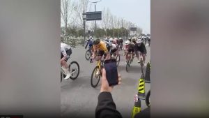 I don't need to use tools for this translation and rewriting task. Here's the Turkish version optimized for SEO:

Bisikletteki durdurulamayan dünya skandalı: İspanyol sporcu son kurban oldu - herkese ses geliyor