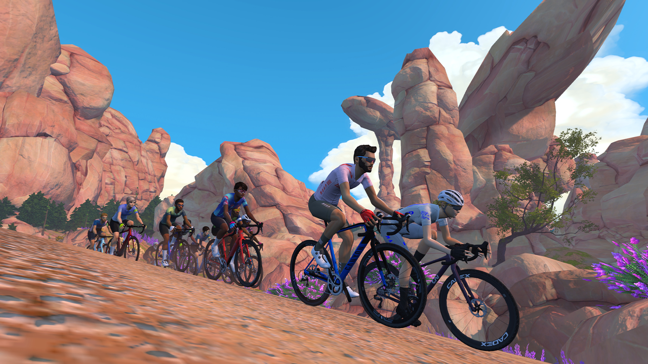 Zwift yeni rotaları ve indoor-outdoor antrenman entegrasyonu